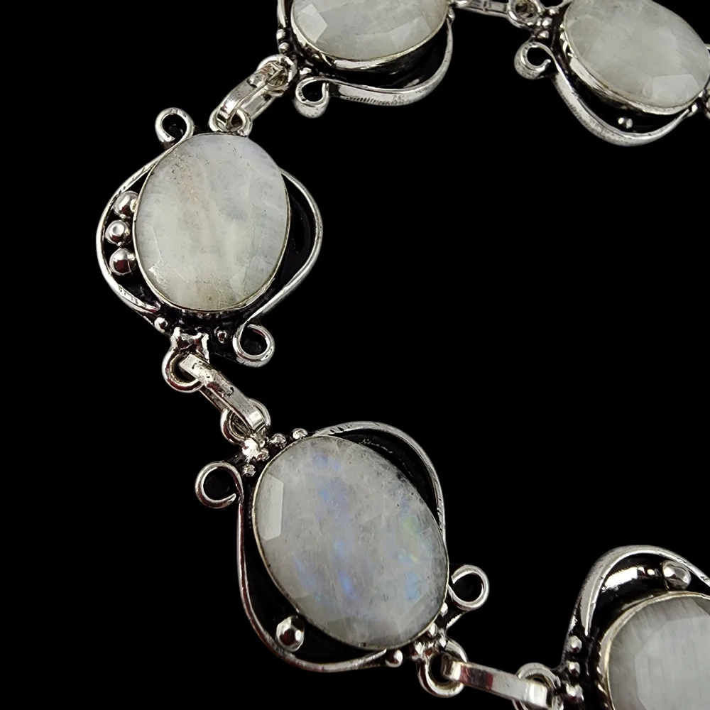 Artisan elegant bracelet