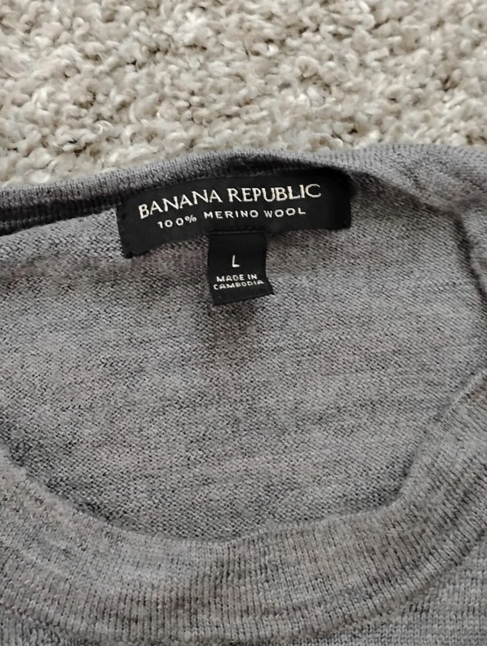 Banana Republic crewneck measurements
