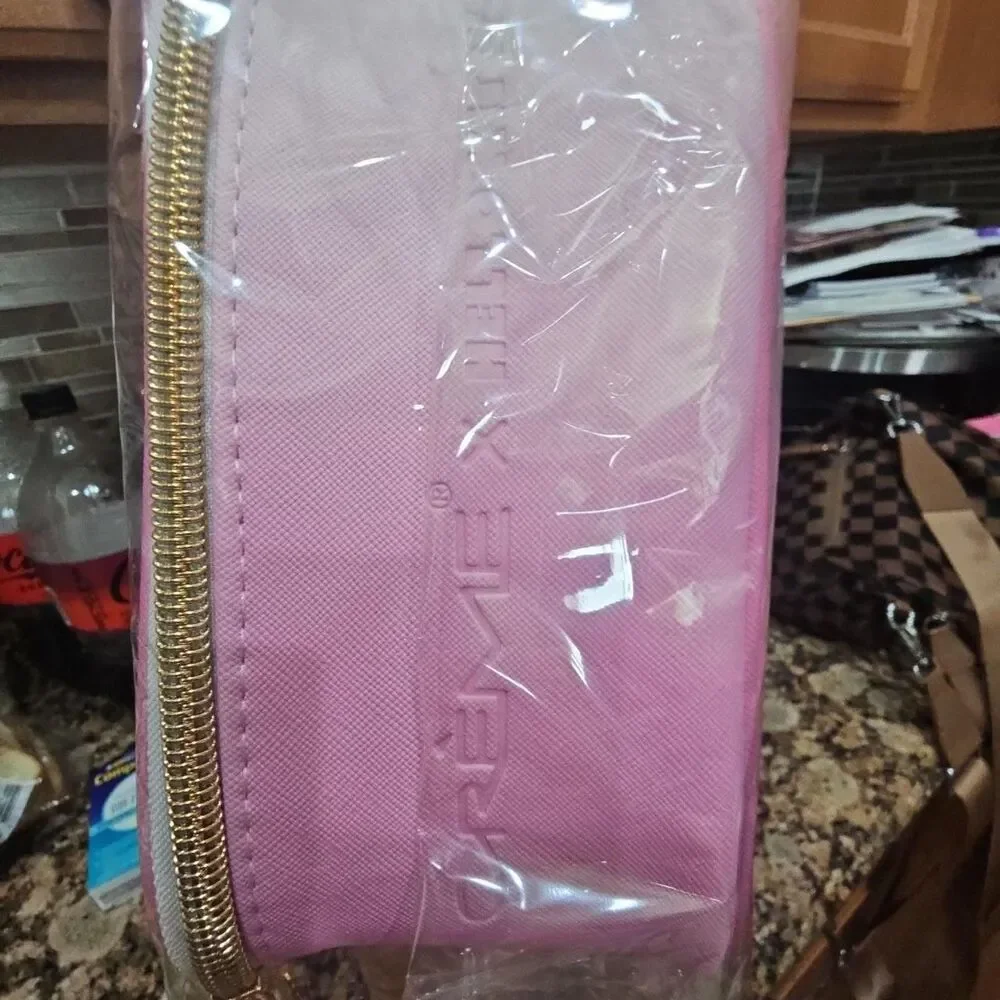 he Crème Shop x Sanrio Hello Kitty Perfect Pink Beauty Travel Case