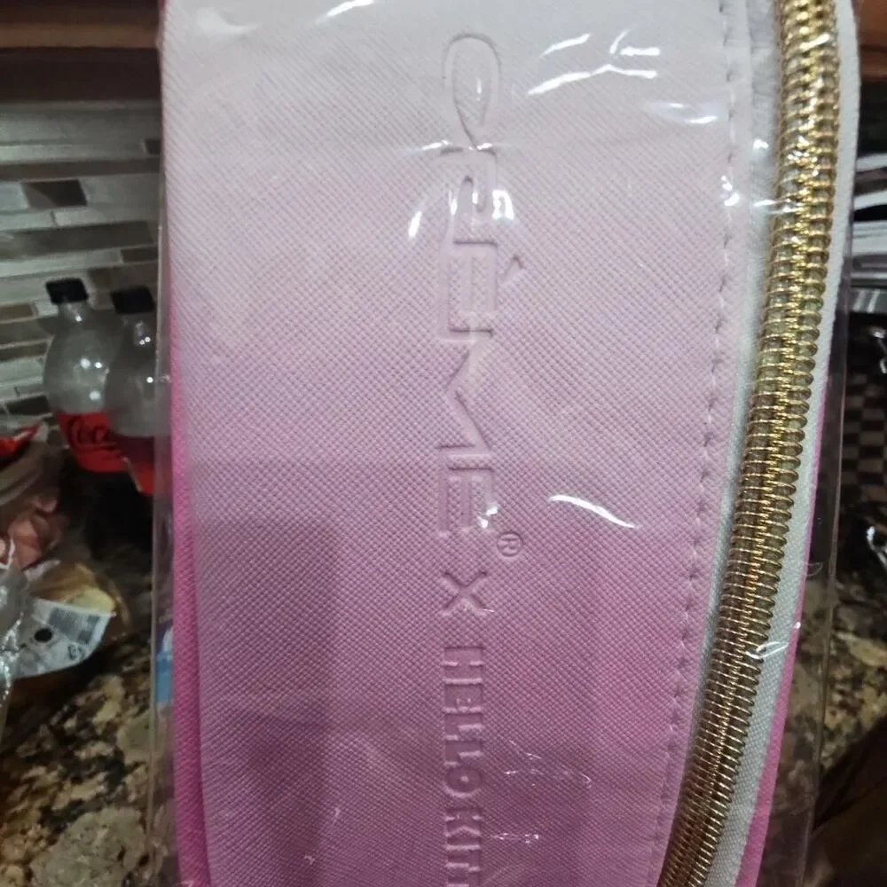 he Crème Shop x Sanrio Hello Kitty Perfect Pink Beauty Travel Case