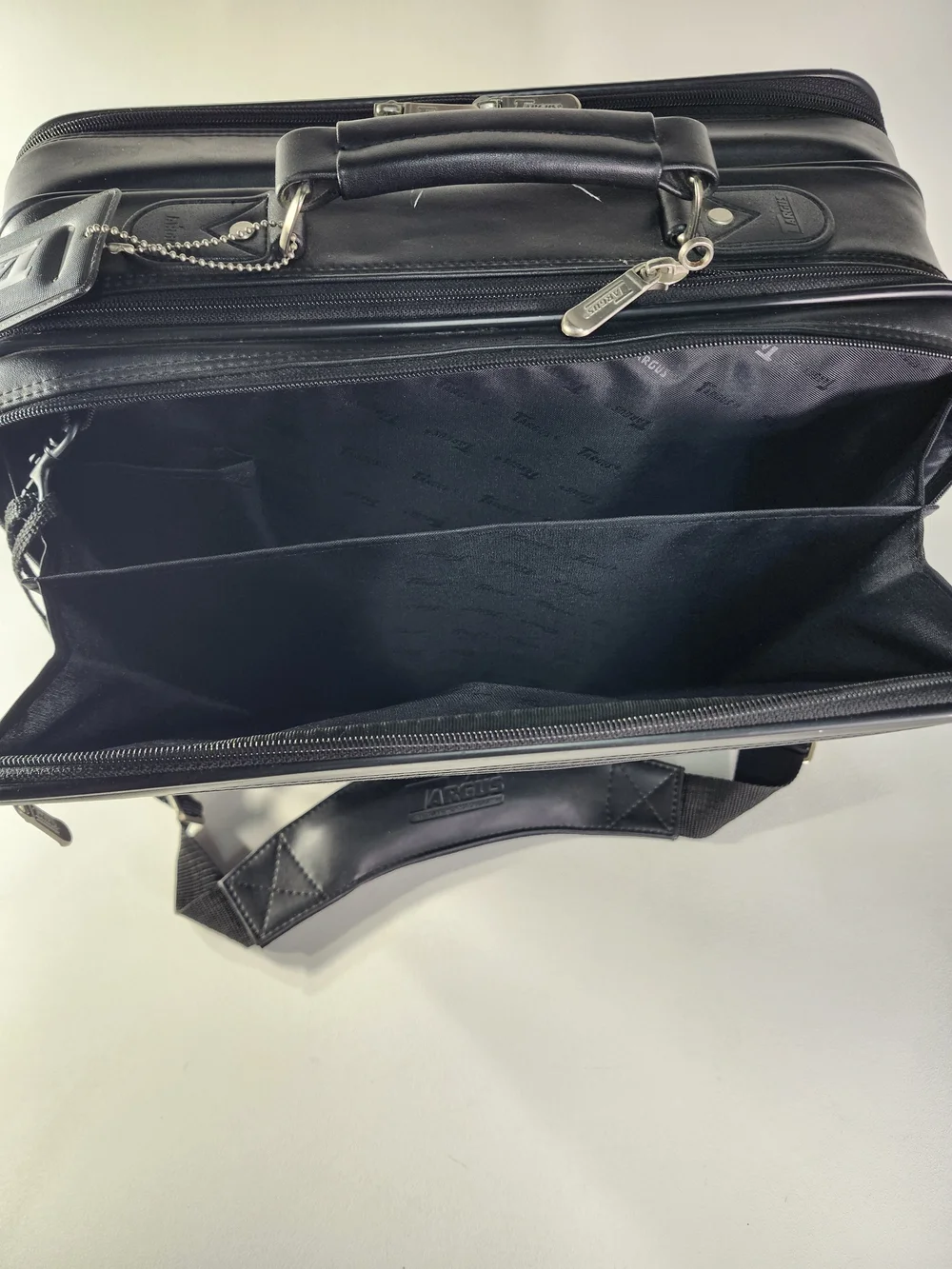 Air Targus Men's Black Leather Briefcase - Classic Professional Carry