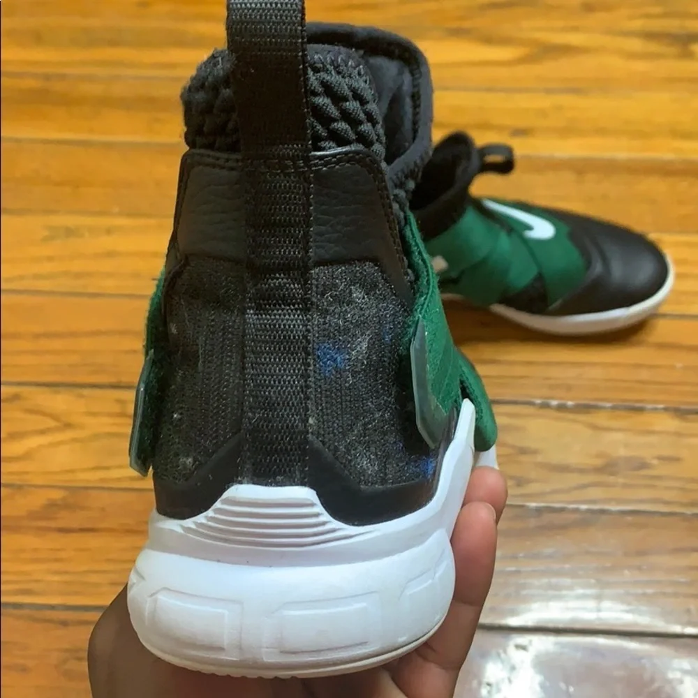 Nike lebron soldier