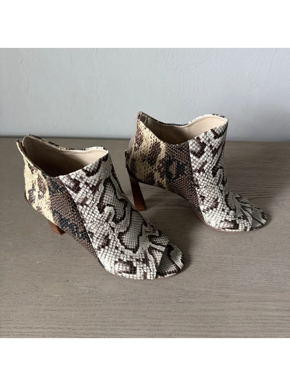 Vince Camuto vince camuto