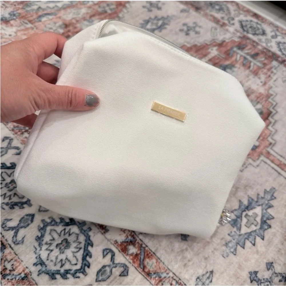 La Prairie comes bag