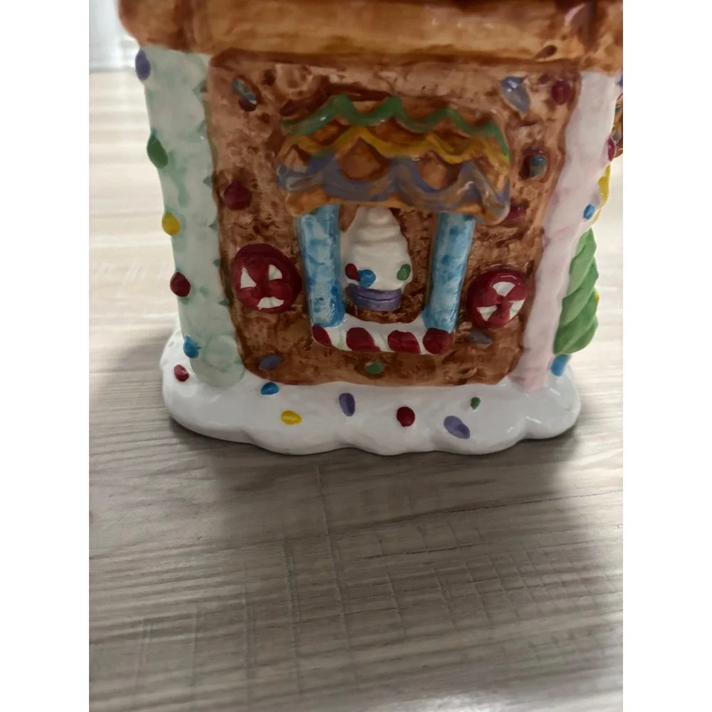 Unbranded ceramic gingerbread