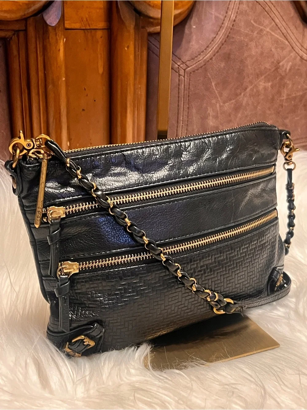 Elliott Lucca compact black