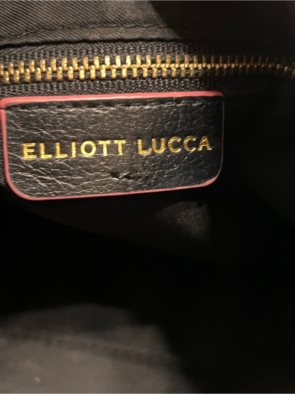 Elliott Lucca compact black