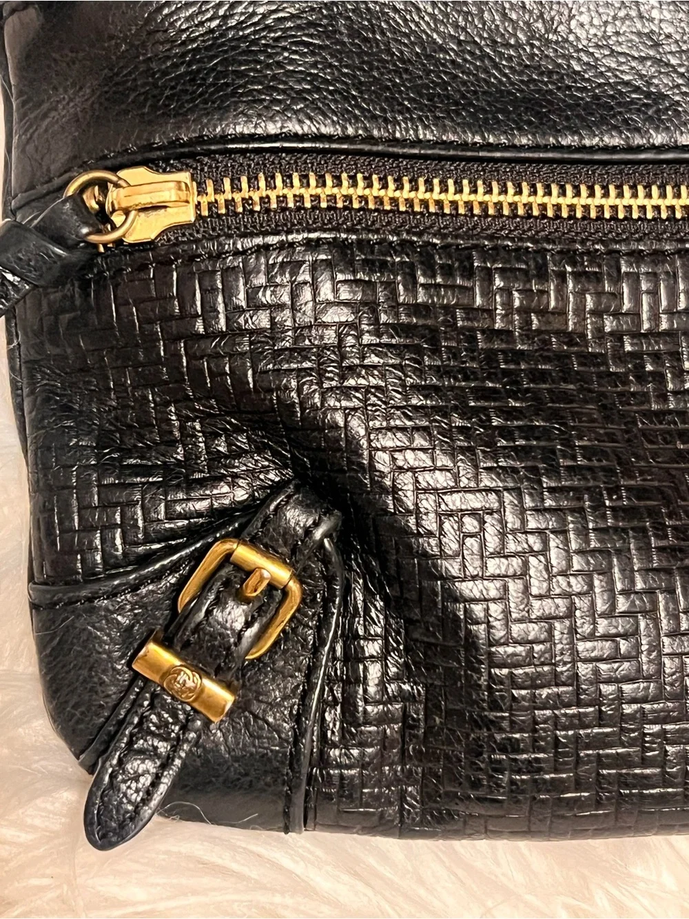 Elliott Lucca compact black