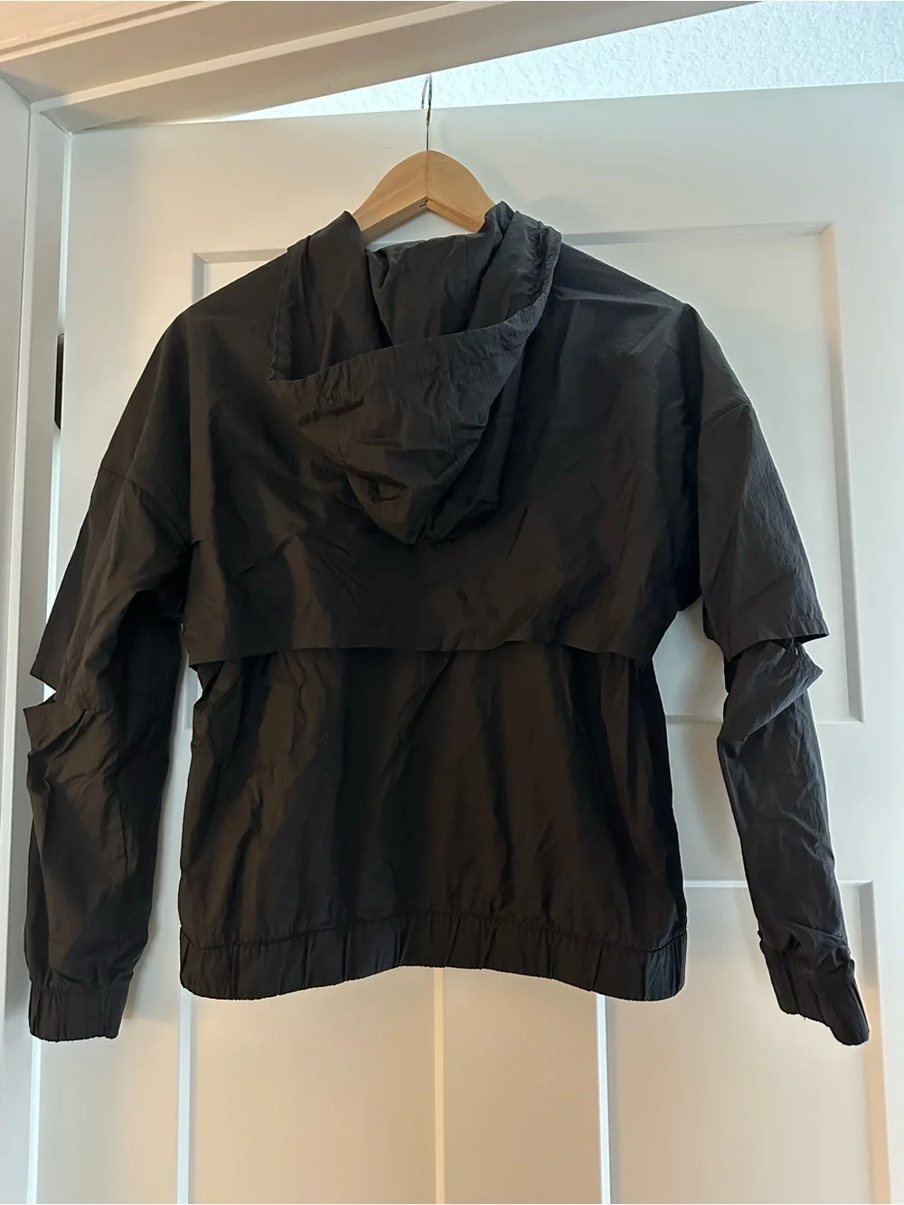 Lightweight Lululemon Women’s Hooded Windbreaker Jacket - Black