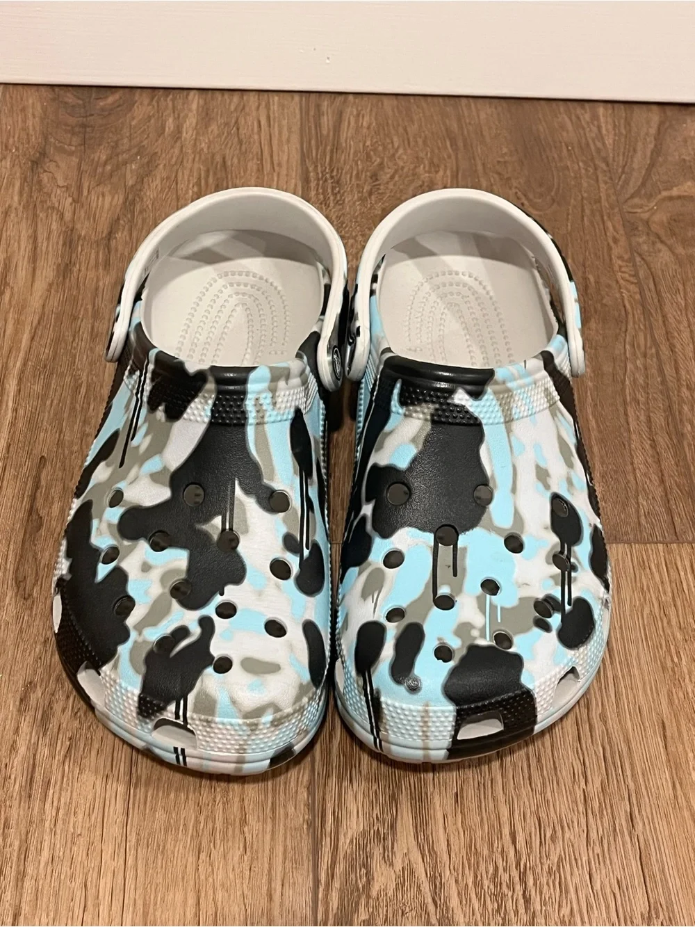 CROCS print carefully clog