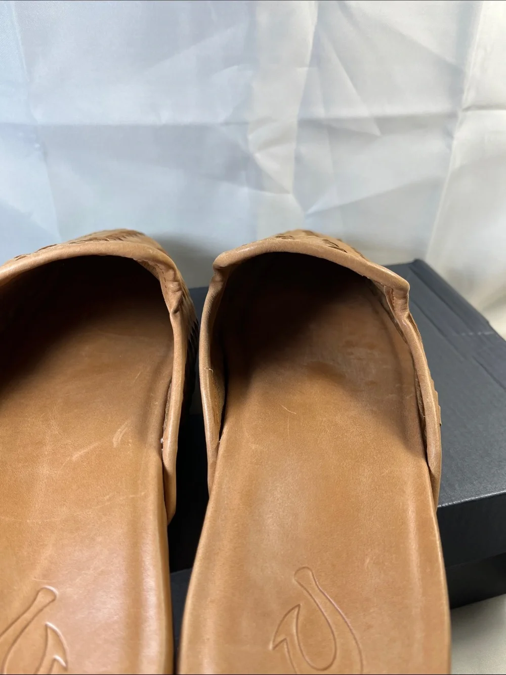 OluKai woven leather