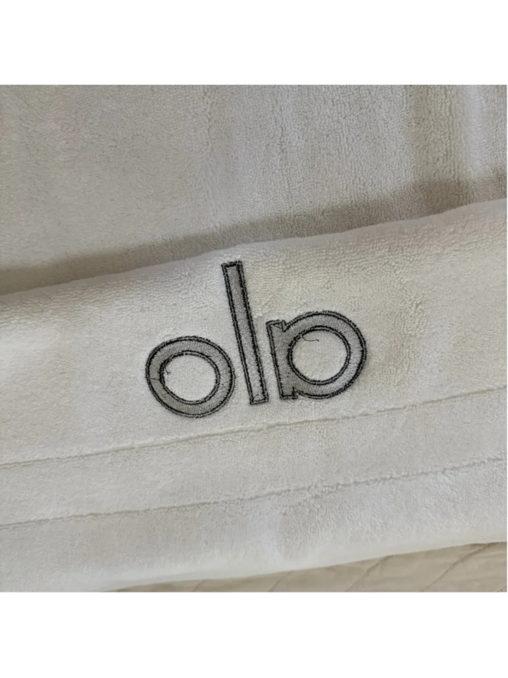 ALO Yoga 100% its