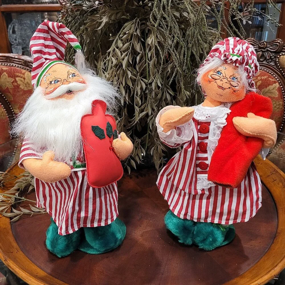 Annalee Santa & Mrs. Claus Christmas Dolls 2006 Hot Water Bottle & Blanket