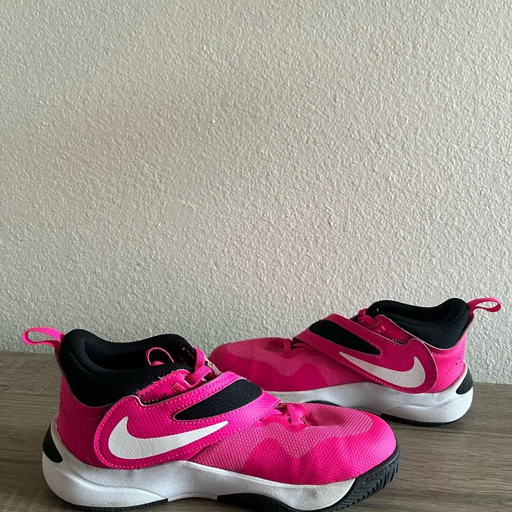 Nike Youth Girl’s Basketball Athletic Hot Pink Sneakers Shoes 3Y Pull On