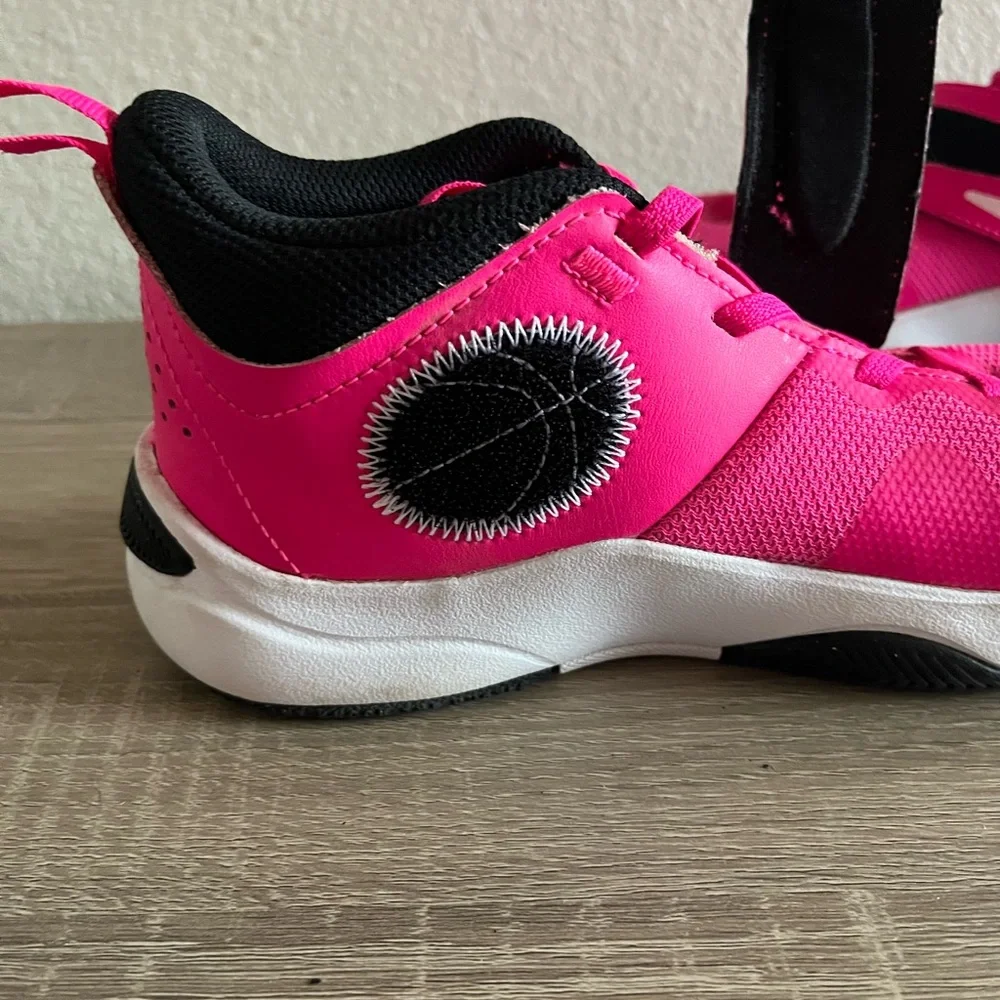 Nike Youth Girl’s Basketball Athletic Hot Pink Sneakers Shoes 3Y Pull On