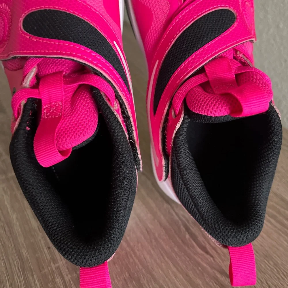 Nike Youth Girl’s Basketball Athletic Hot Pink Sneakers Shoes 3Y Pull On