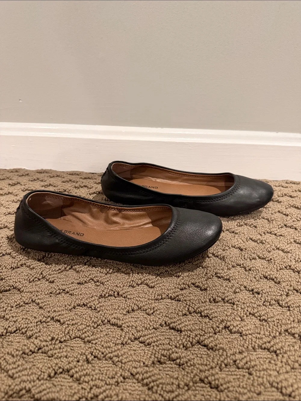 Lucky Brand Black Leather Round-Toe Ballet Flats (LK-EMMIE)