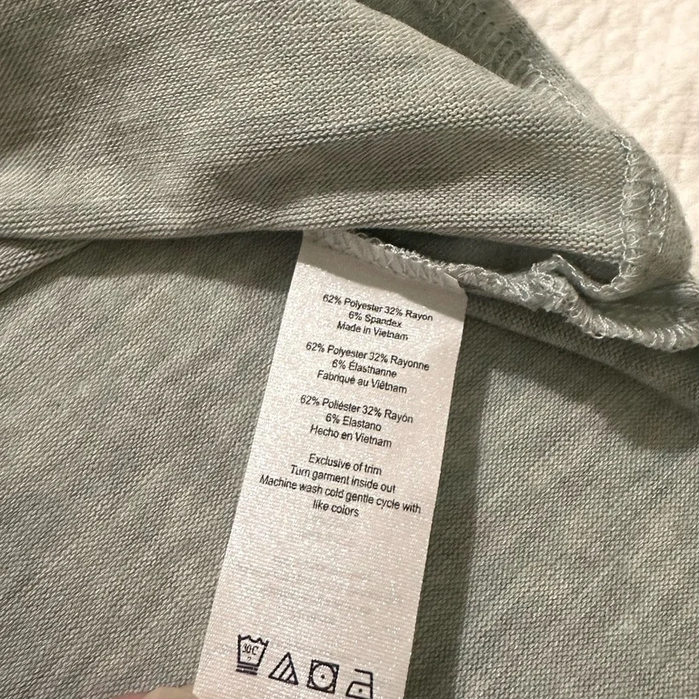 ALO yoga Glimpse Split Hem Long Sleeve Top- Heather Green/Gray SMALL