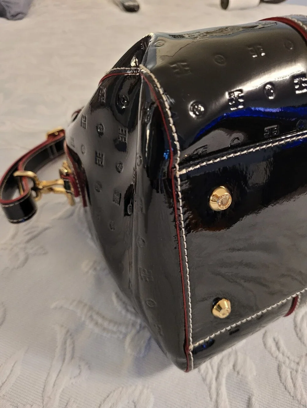 Arcadia polished black