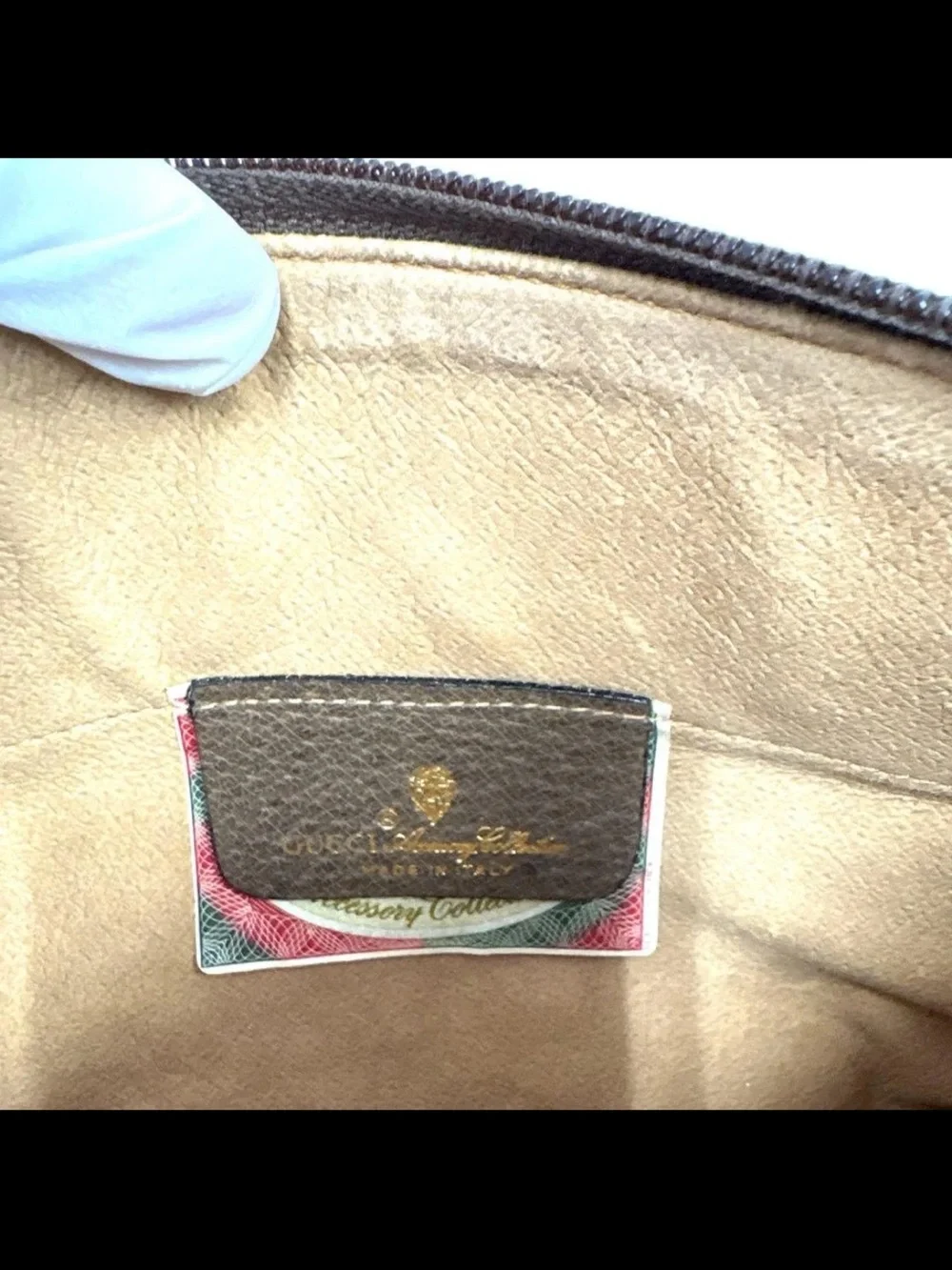 Gucci crossbody strap front