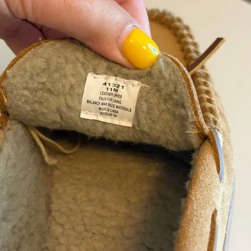 Minnetonka Moccasin Slippers Men 11 Tan Suede Faux Fur Lined Cozy Indoor Outdoor