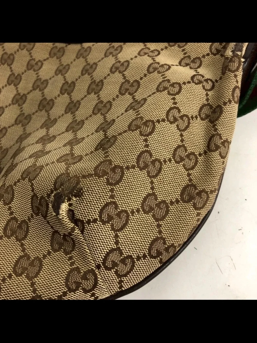Gucci shoulder curved trim