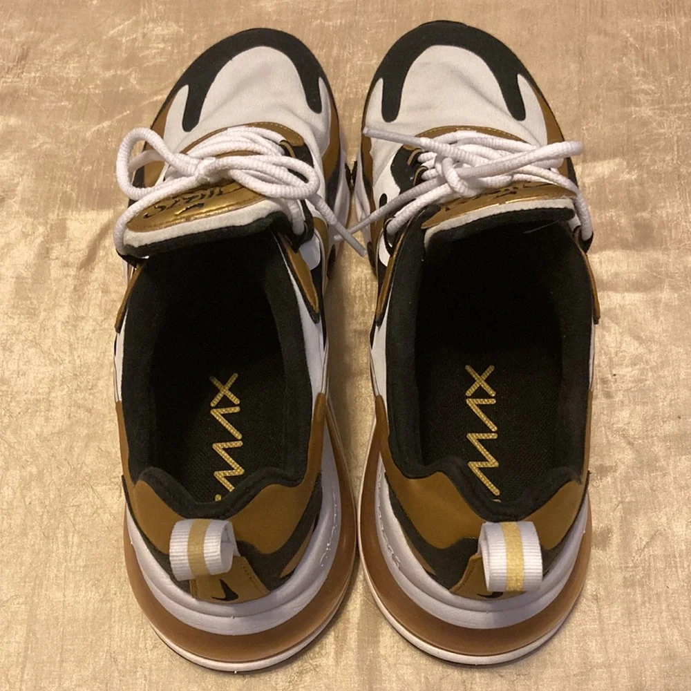 Nike excellent white