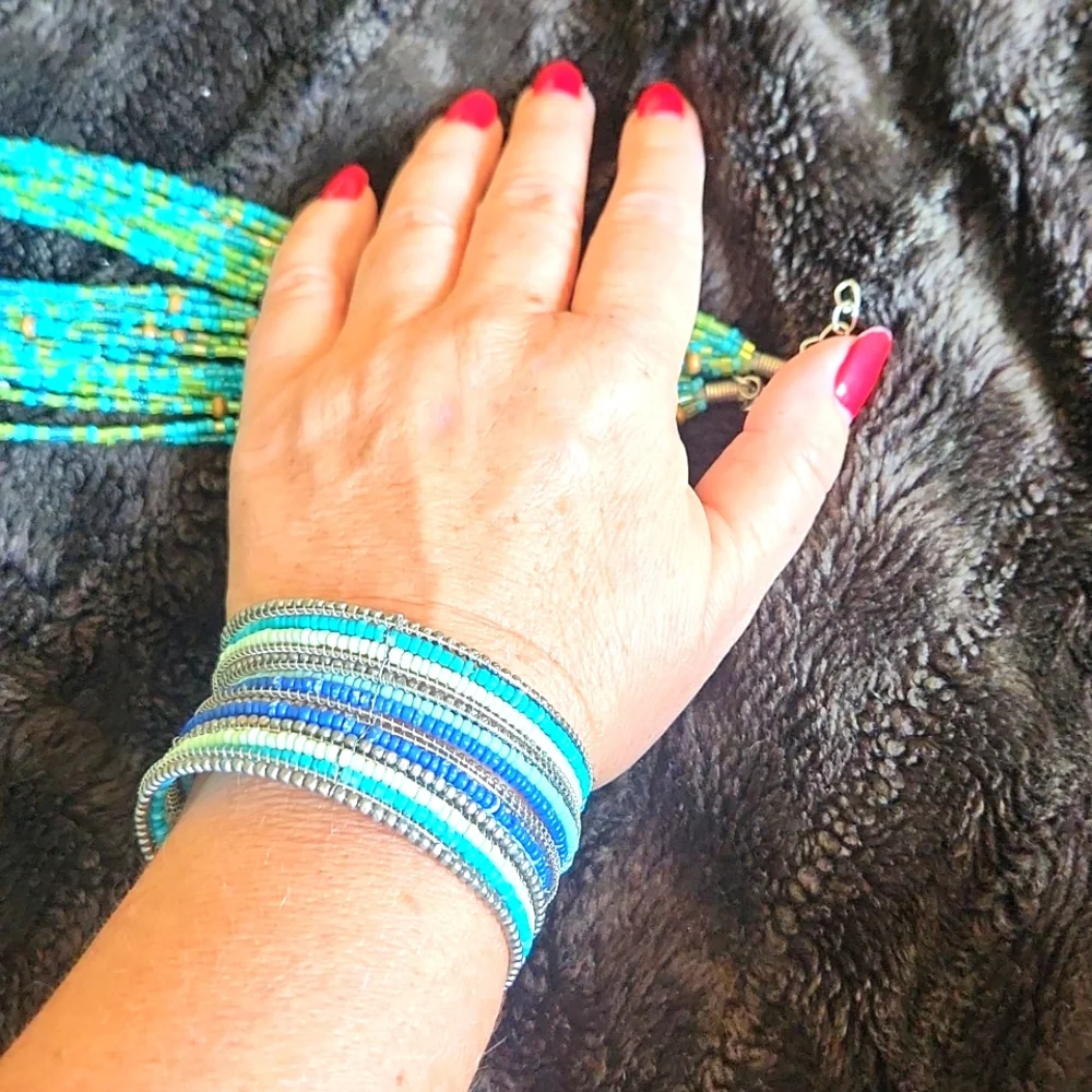 N/A features necklace