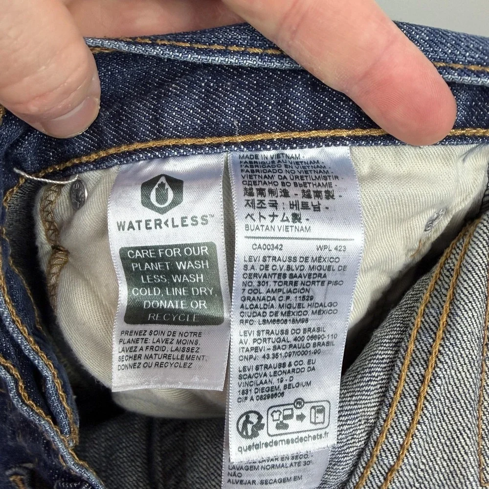 Levis machine pocket