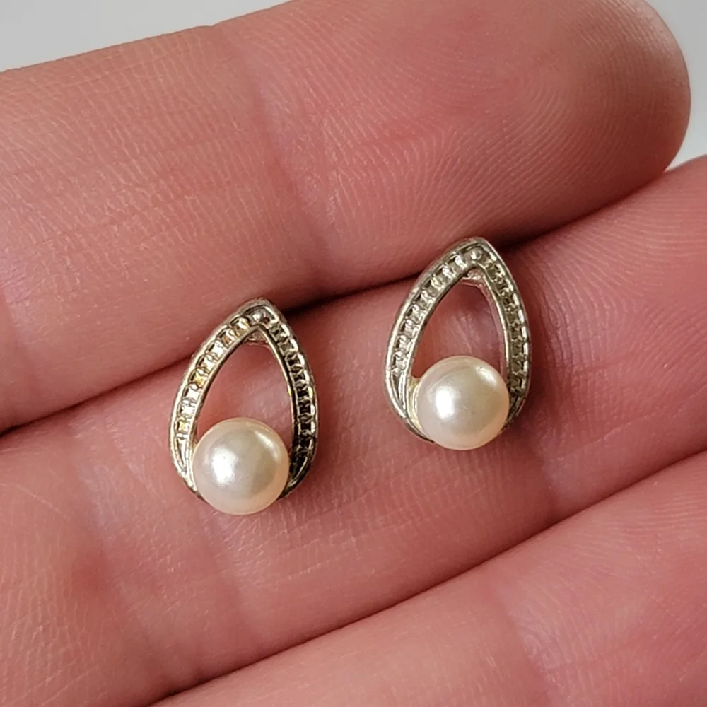 N/A some silver pearl