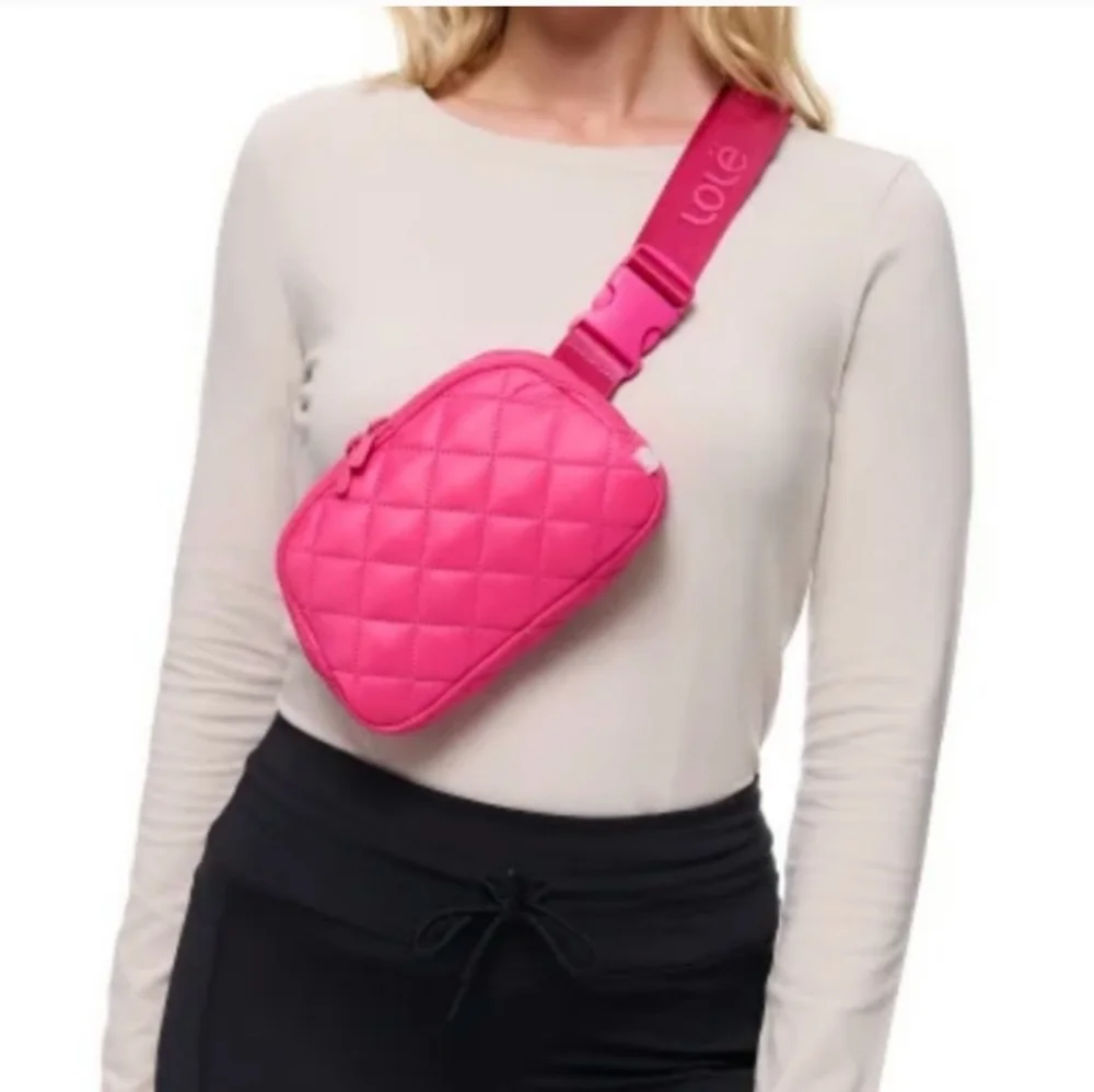 NWT lole (Lolë)‎ Unisex Quilted Belt Bag Pink OS
