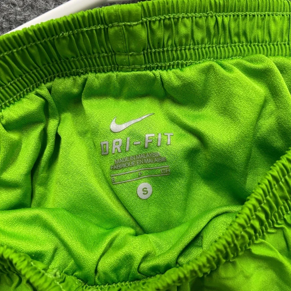 Nike comfortable moisture details