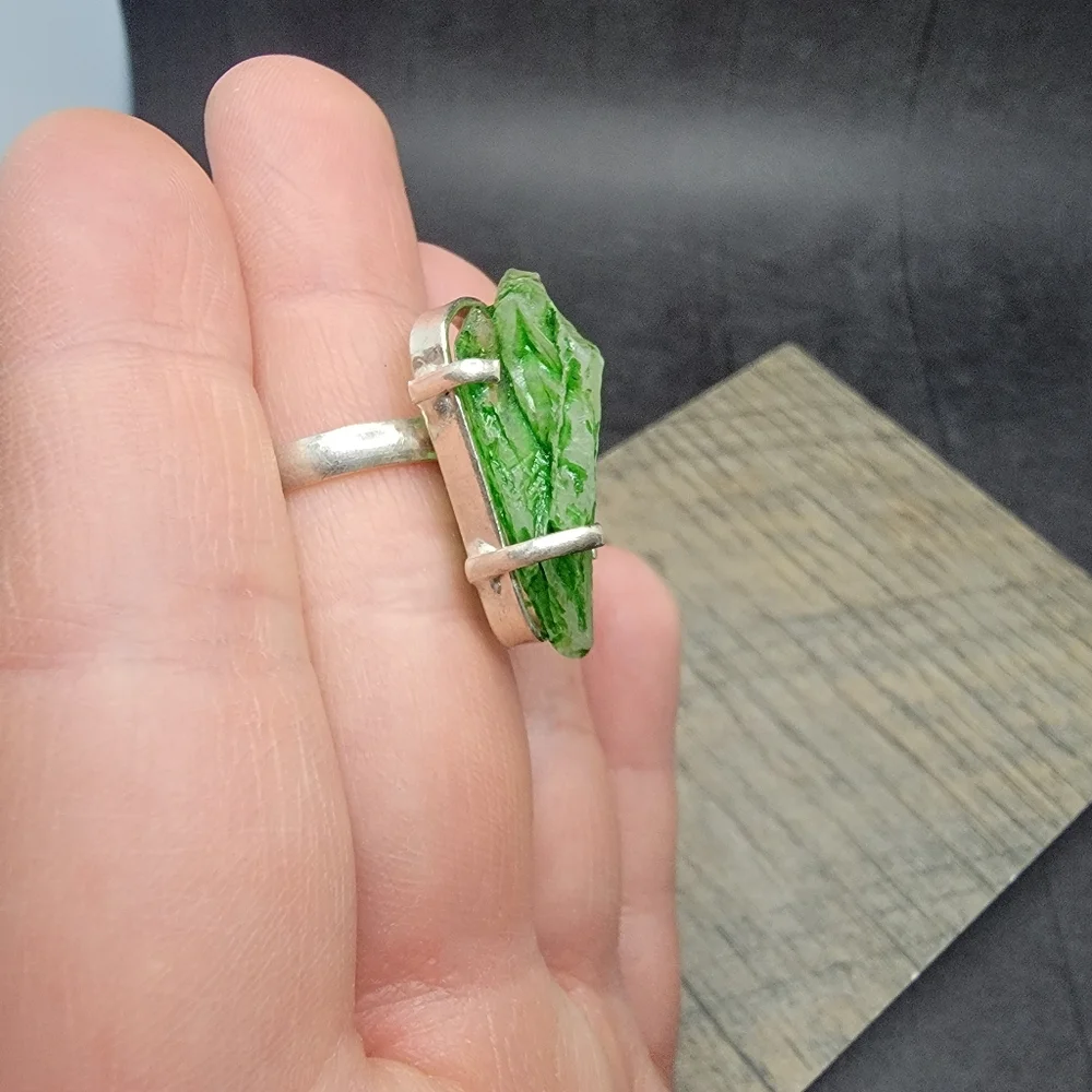 925 Green Dyed Quartz Crystal Ring Stone  Size 7.5