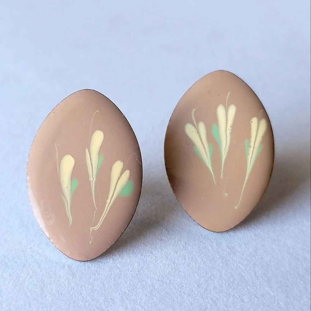 Vintage enamel flower