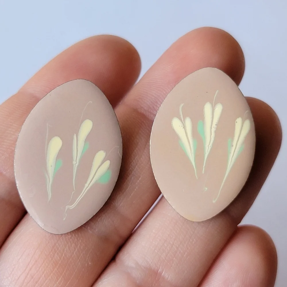 Vintage enamel flower