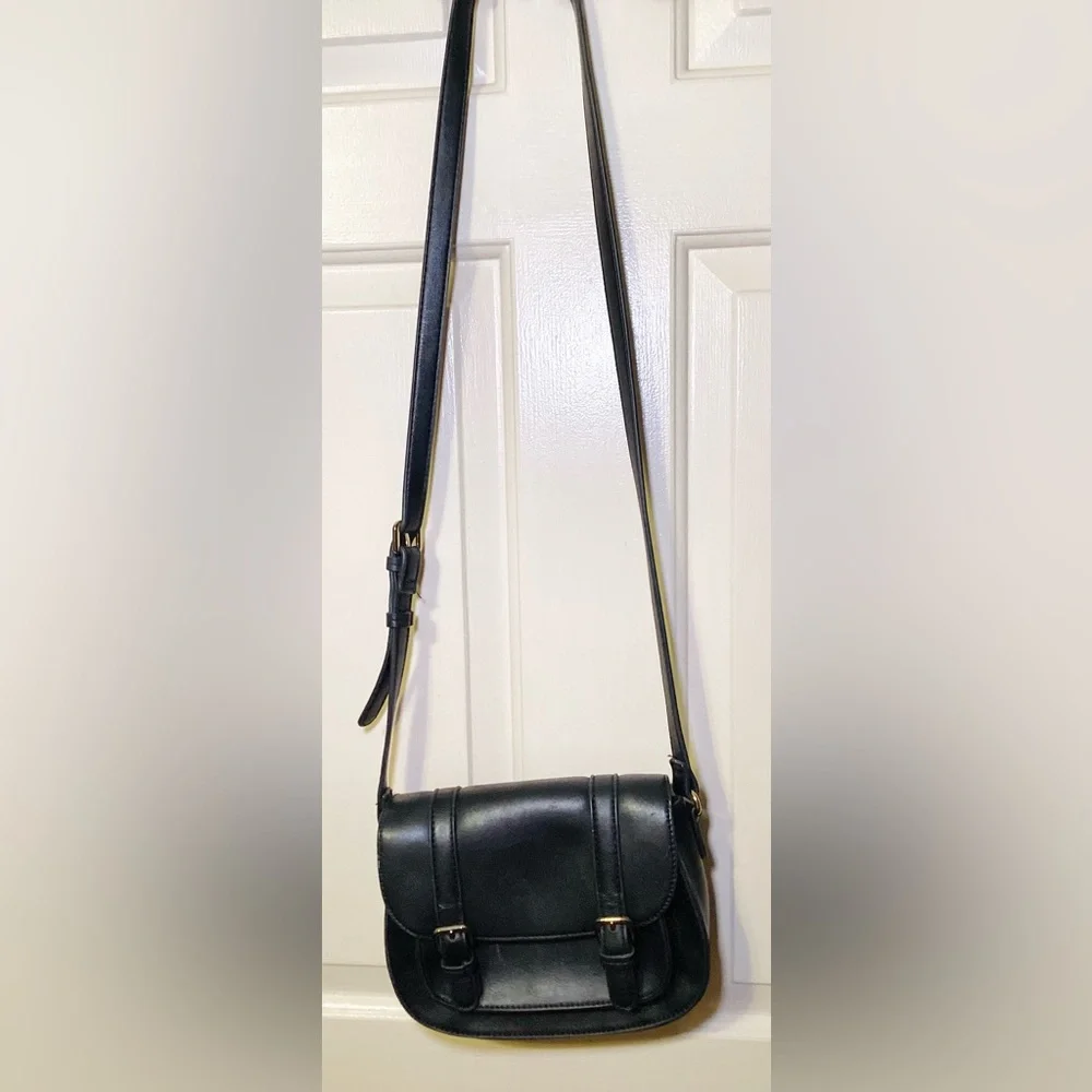 Forever 21 Leather Shoulder Bag‎  Black Crossbody