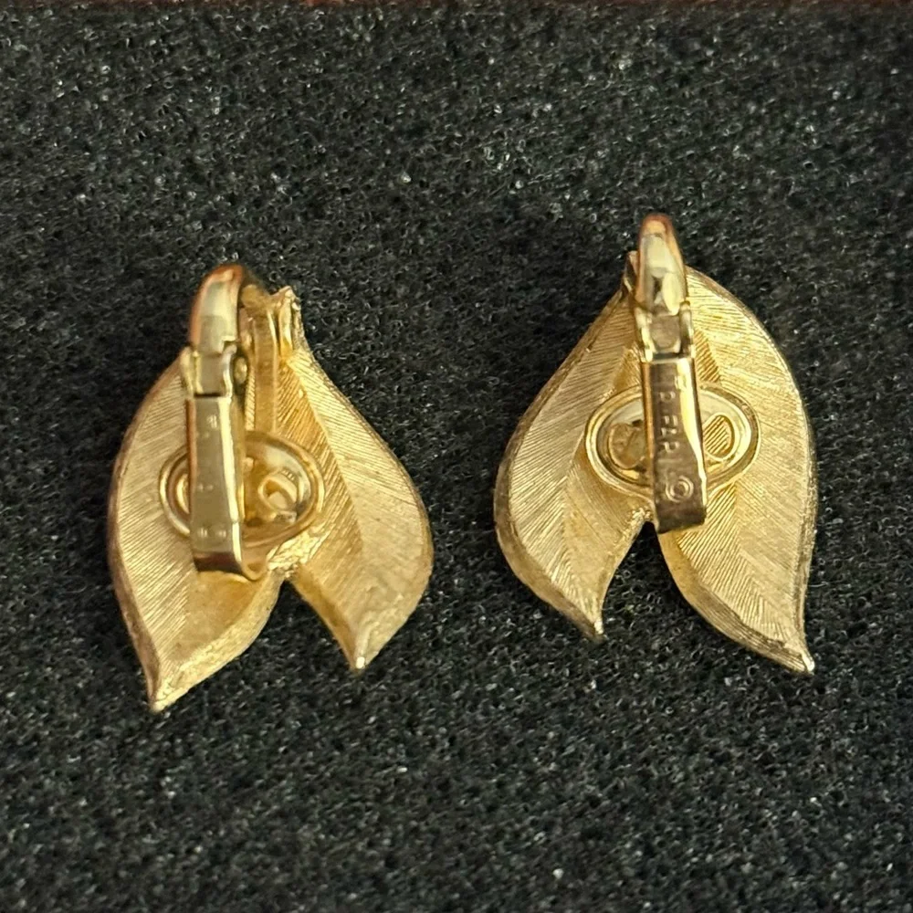 Trifari crown gold