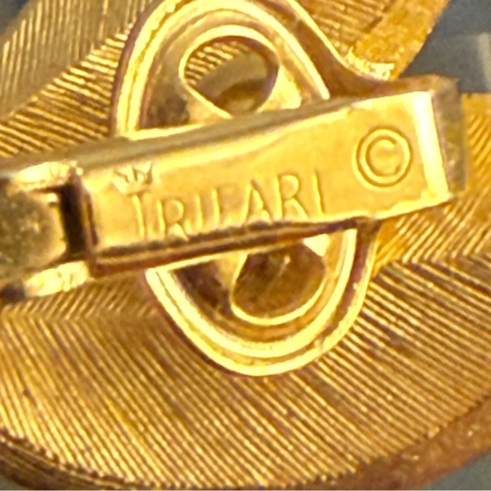 Trifari crown gold