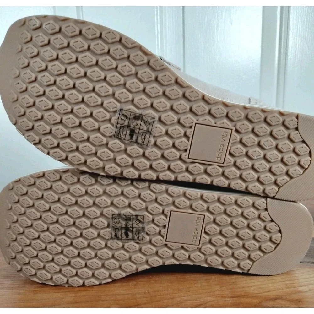 NWOB Dolce‎ Vita Jhenee Suede Platform Loafer Sneakers Chain Beige 9M