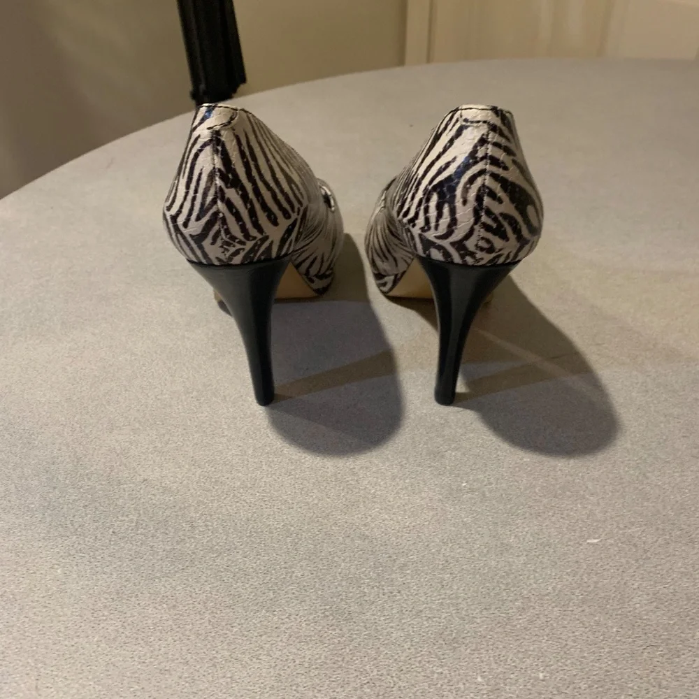 NWOB Nine West Black/White Zebra Stripe Platform Pumps sz 8.5 M