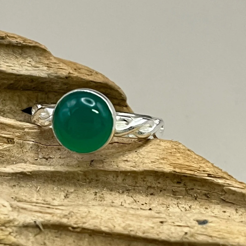 Green Chalcedony Sterling Silver Ring with Elegant Design