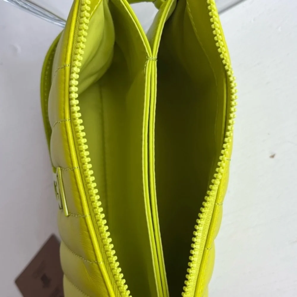 Burberry adjustable dimensions hand