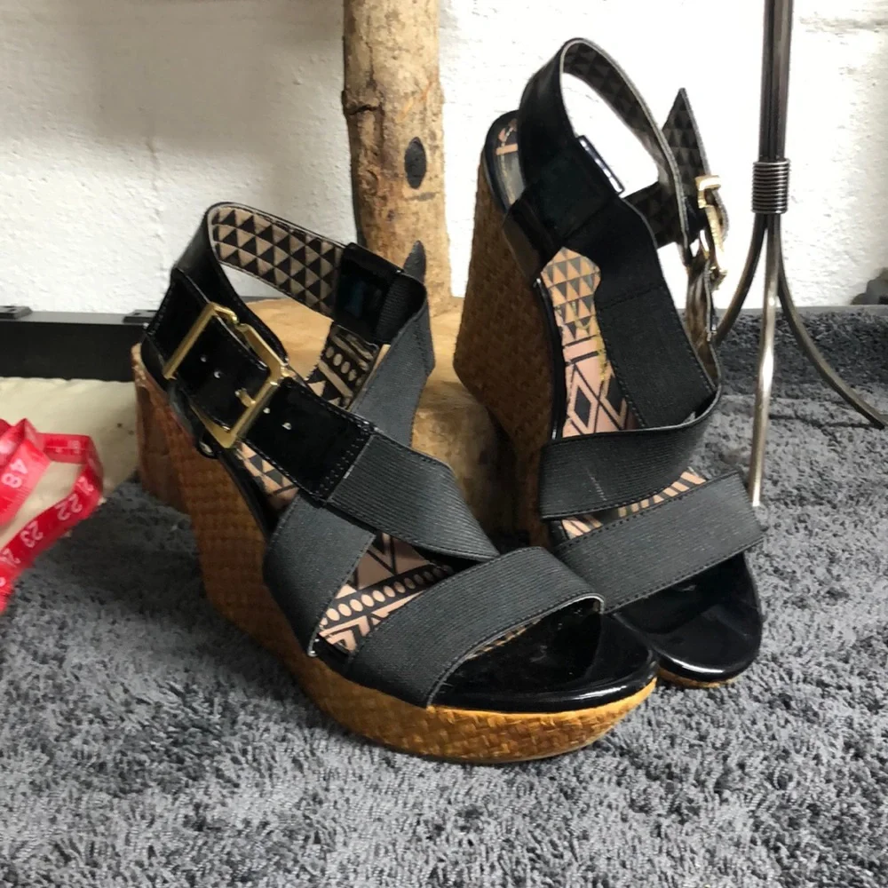 Jessica‎ Simpson Wedged Sandals size 6