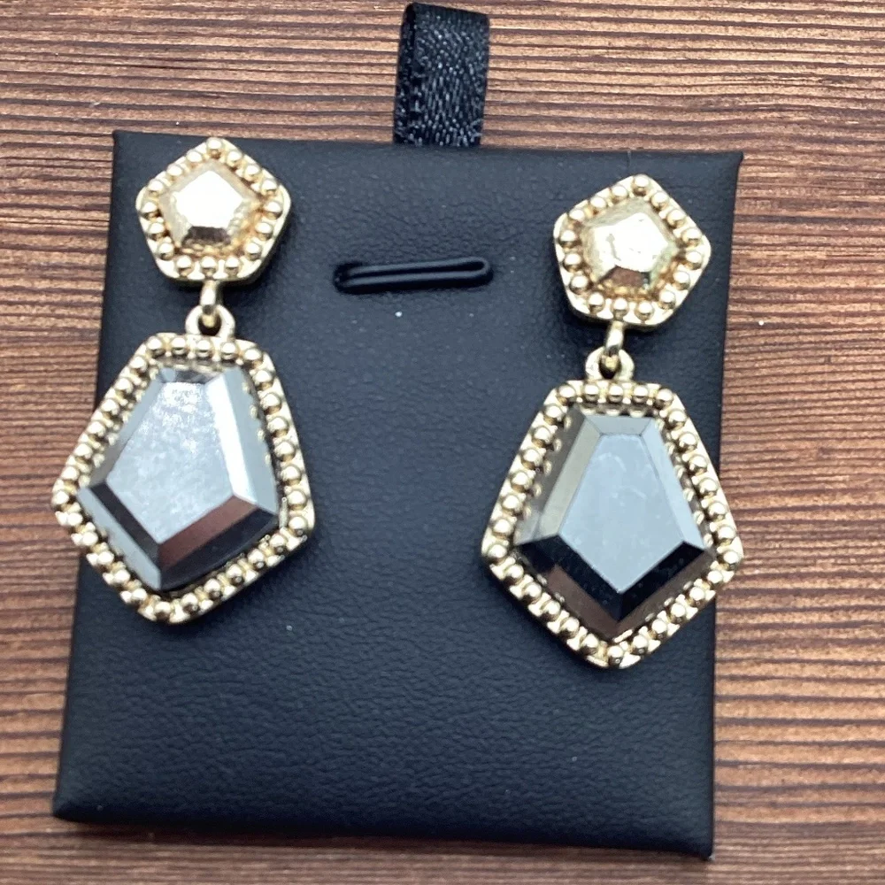 Source Unknown earrings out