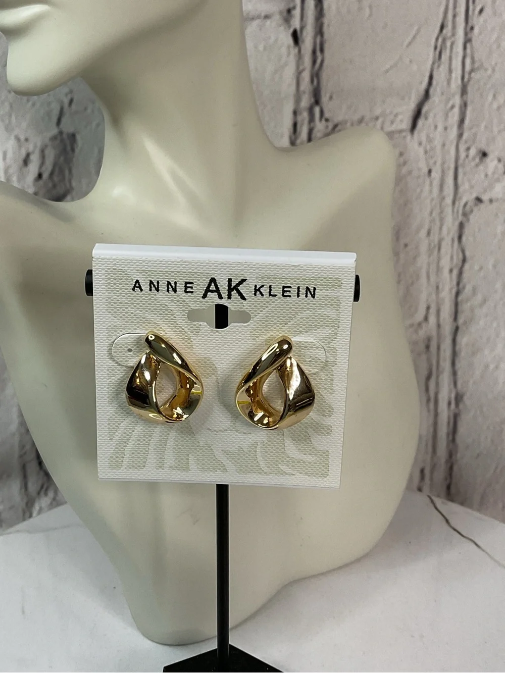 Anne Klein catching day