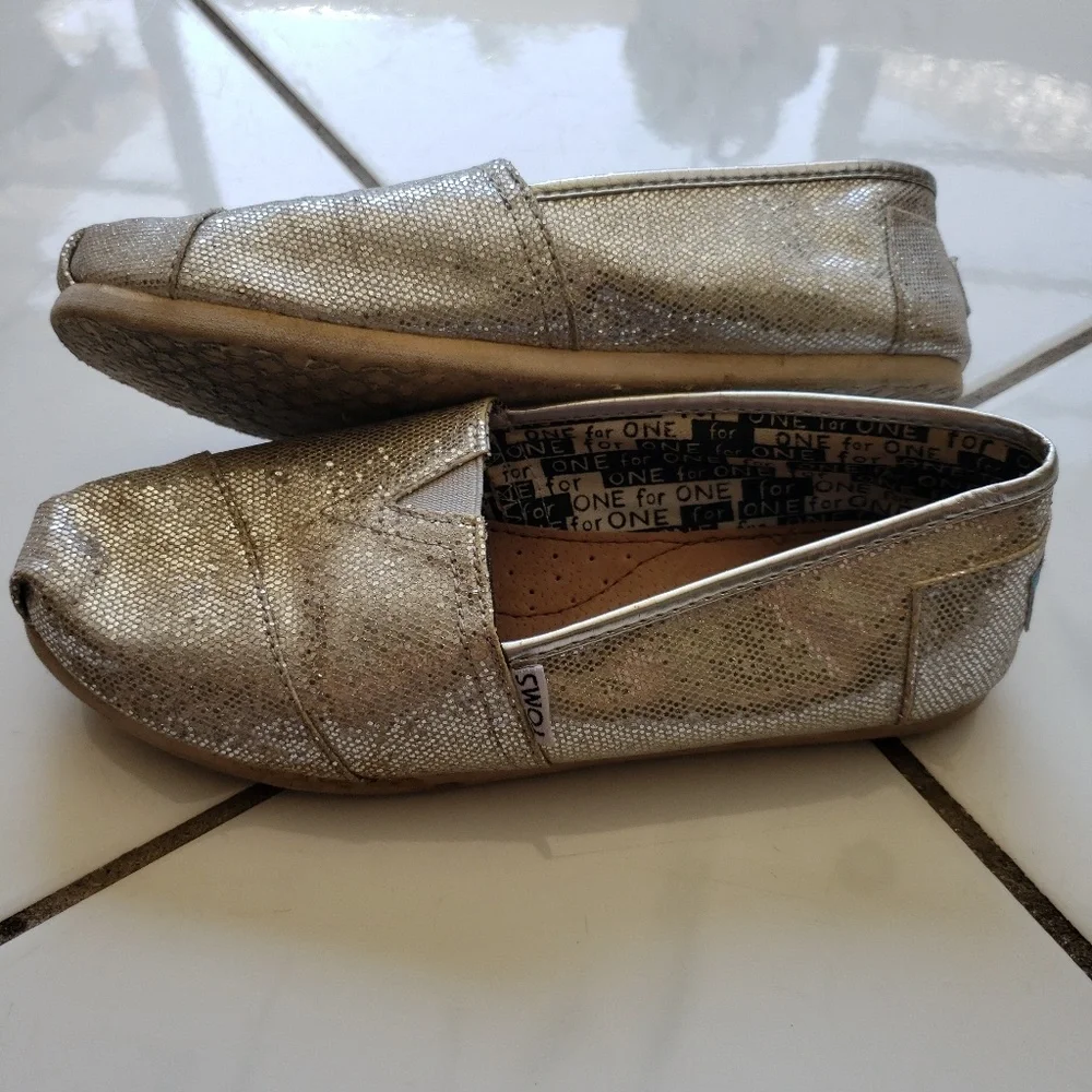 Girls 6 womens 7.5‎ sparkle glitter silver toms