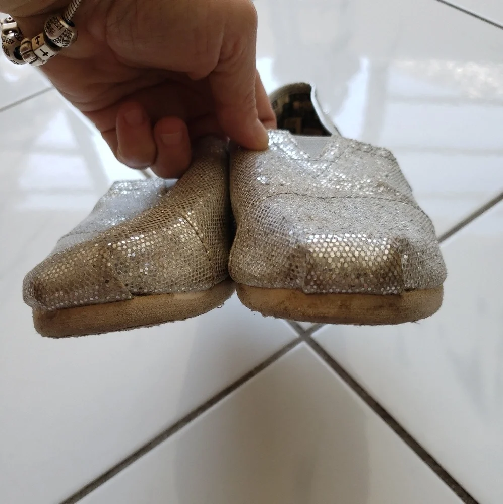 Girls 6 womens 7.5‎ sparkle glitter silver toms
