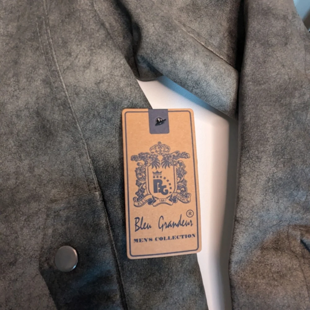 Bleu Grandeur stylish gray