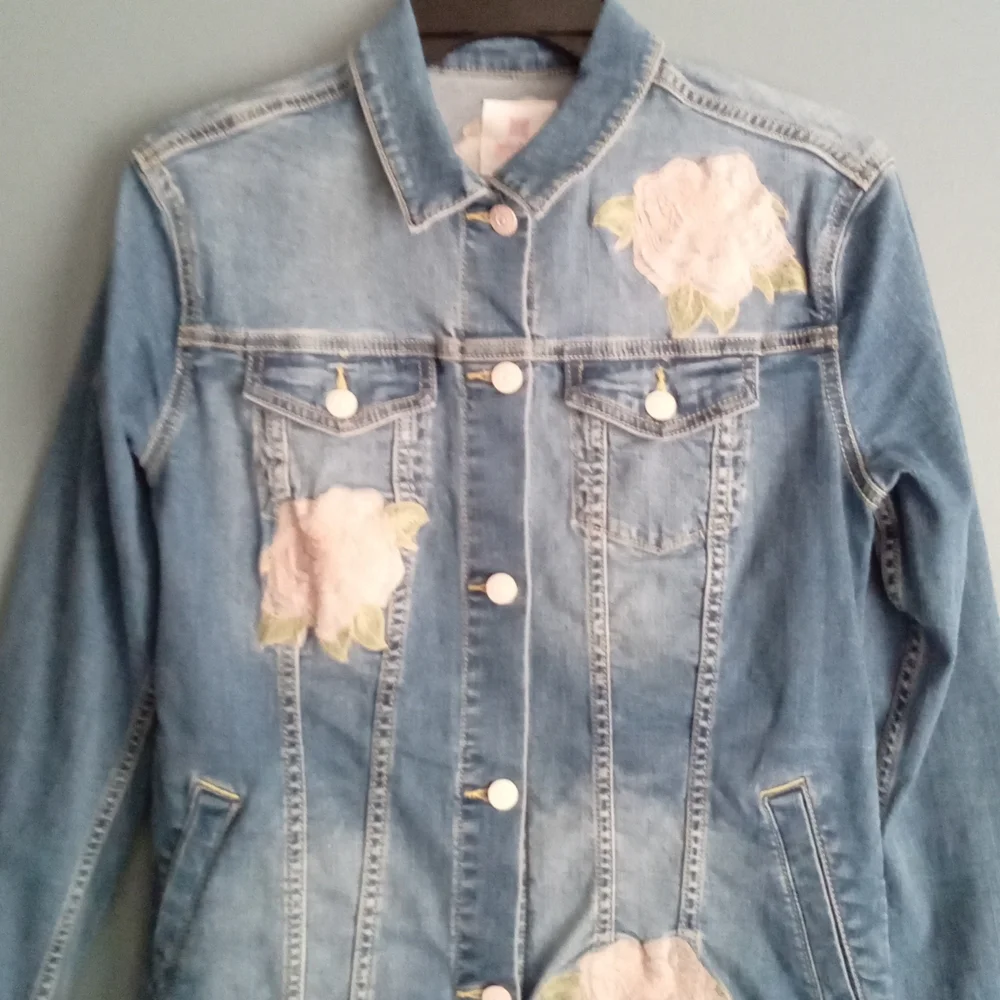 Denim Jacket Embroidered Floral‎ Applique Light Wash Distressed Button Up