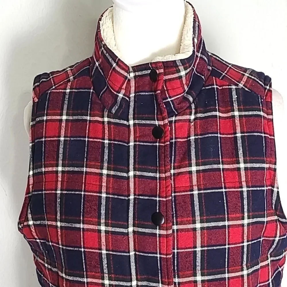 Skies Are Blue Navy Blue & Red Plaid Sherpa Lined Vest, Size Medium, NWOT